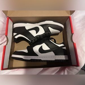 Nike Dunks Low black and White